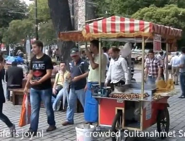 Λεφτά υπάρχουν… Τουρκικά ΜΜΕ: Από 500 έως 1000 ευρώ το άτομο αφήνουν οι Έλληνες τουρίστες στο Αιβαλί!